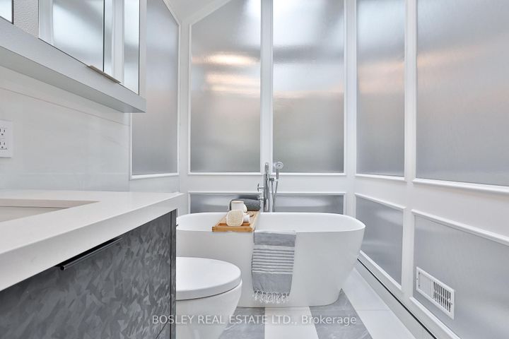 Photo 27 at 553 Davisville Avenue, Mount Pleasant East, Toronto