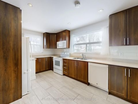 Photo 7 at 79 Cartier Crescent, Crosby, Richmond Hill