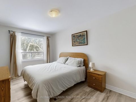 Photo 8 at 79 Cartier Crescent, Crosby, Richmond Hill