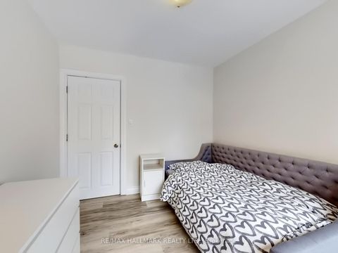 Photo 12 at 79 Cartier Crescent, Crosby, Richmond Hill