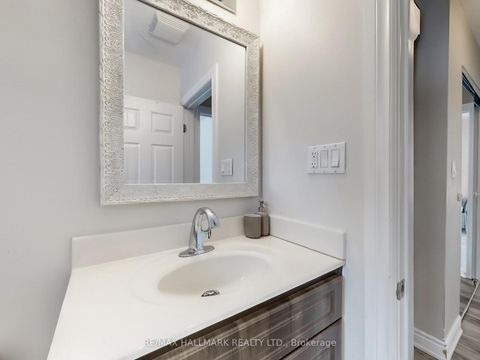 Photo 13 at 79 Cartier Crescent, Crosby, Richmond Hill