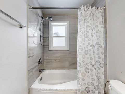 Photo 14 at 79 Cartier Crescent, Crosby, Richmond Hill