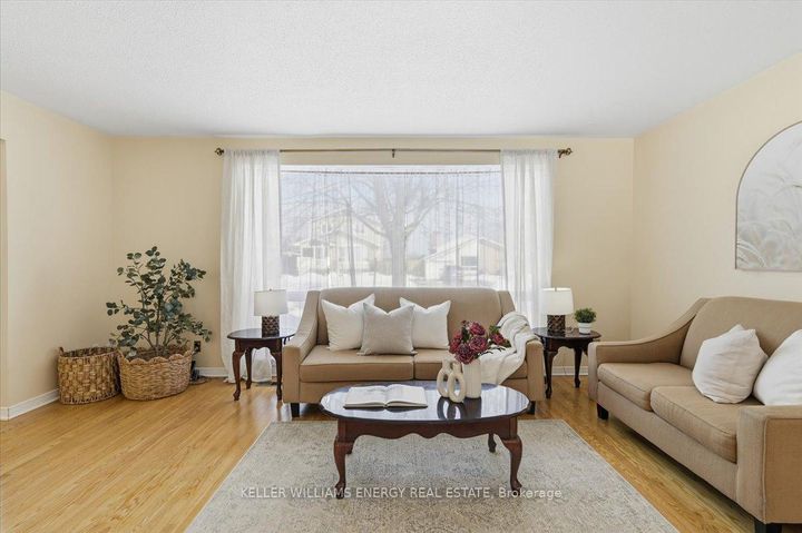 Photo 6 at 886 Antonio Street, Bay Ridges, Pickering