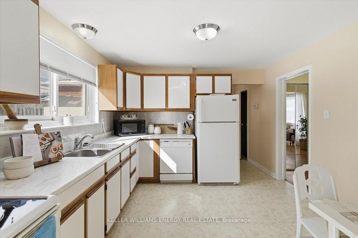 Photo 12 at 886 Antonio Street, Bay Ridges, Pickering