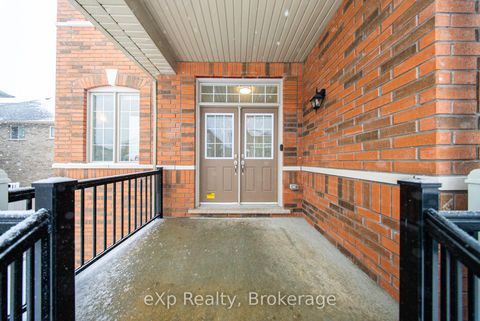 Photo 2 at 6 Faimira Avenue, Keswick South, Georgina