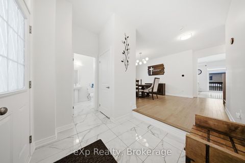 Photo 4 at 6 Faimira Avenue, Keswick South, Georgina