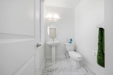 Photo 5 at 6 Faimira Avenue, Keswick South, Georgina