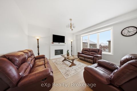 Photo 15 at 6 Faimira Avenue, Keswick South, Georgina