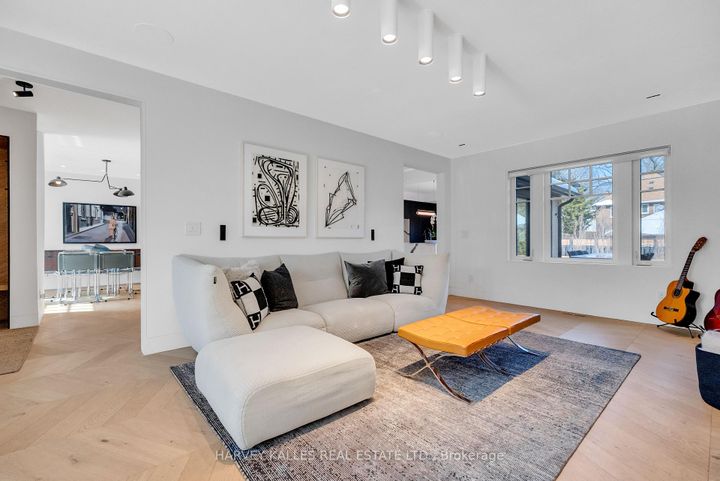 Photo 8 at 4 Belvedere Boulevard, Kingsway South, Toronto