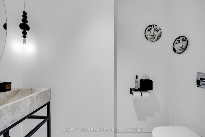 Photo 18 at 4 Belvedere Boulevard, Kingsway South, Toronto