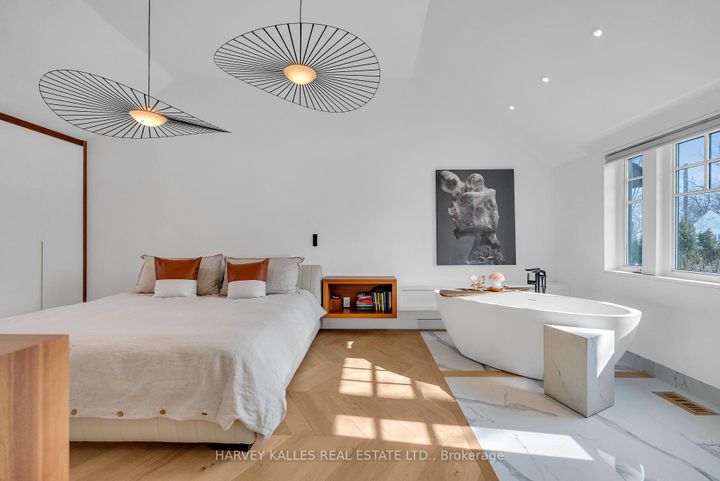 Photo 22 at 4 Belvedere Boulevard, Kingsway South, Toronto