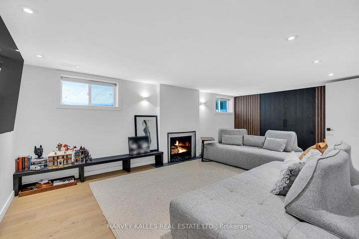 Photo 34 at 4 Belvedere Boulevard, Kingsway South, Toronto