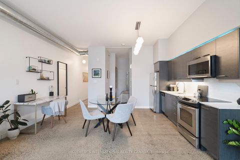 Photo 5 at 215 - 510 King Street E, Moss Park, Toronto