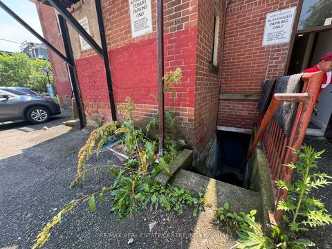 Photo 5 at 28 Cecil Street, Chinatown, Toronto