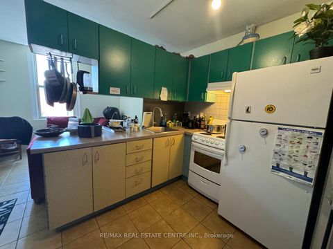 Photo 9 at 28 Cecil Street, Chinatown, Toronto