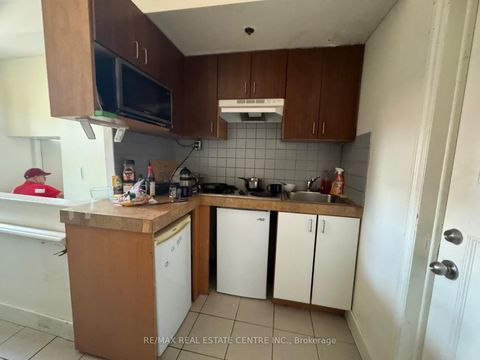 Photo 13 at 28 Cecil Street, Chinatown, Toronto