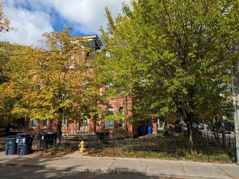 Photo 15 at 28 Cecil Street, Chinatown, Toronto