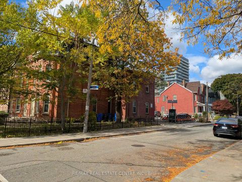 Photo 18 at 28 Cecil Street, Chinatown, Toronto