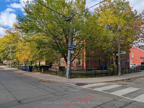 Photo 19 at 28 Cecil Street, Chinatown, Toronto