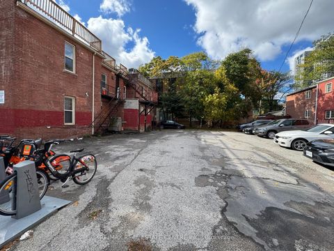 Photo 22 at 28 Cecil Street, Chinatown, Toronto