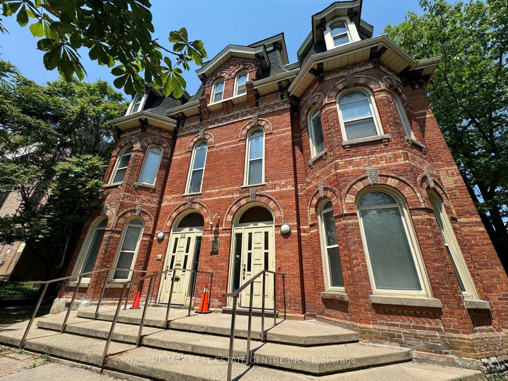 28 Cecil Street, Chinatown, Toronto 