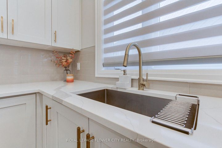 Photo 12 at 3379 Post Road, GO Glenorchy, Oakville