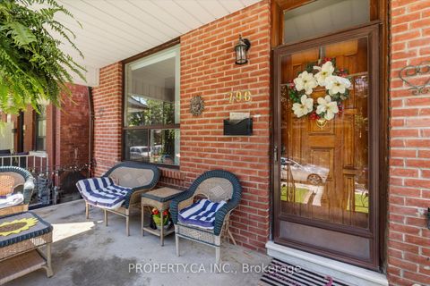 Photo 4 at 790 Manning Avenue, Annex, Toronto