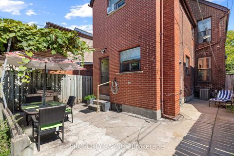 Photo 10 at 790 Manning Avenue, Annex, Toronto