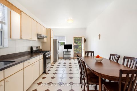 Photo 19 at 790 Manning Avenue, Annex, Toronto