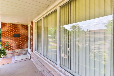 Photo 3 at 100 Summitcrest Drive, Richview, Toronto