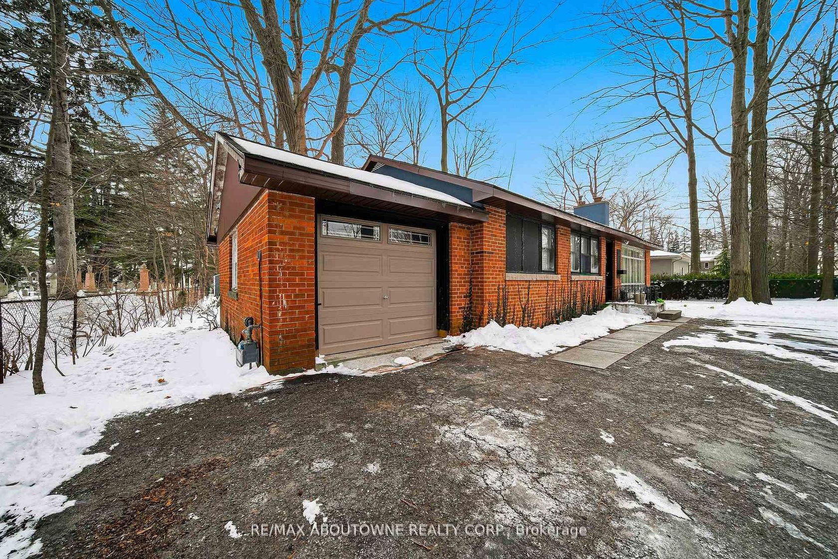 276 Lakeshore Road W, SW Southwest, Oakville 