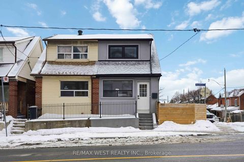 Photo 1 at 902 Woodbine Avenue, Woodbine Corridor, Toronto