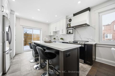 Photo 12 at 902 Woodbine Avenue, Woodbine Corridor, Toronto