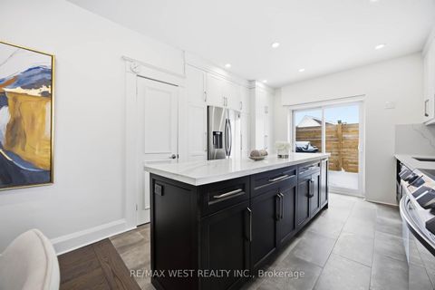 Photo 15 at 902 Woodbine Avenue, Woodbine Corridor, Toronto