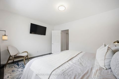 Photo 23 at 902 Woodbine Avenue, Woodbine Corridor, Toronto
