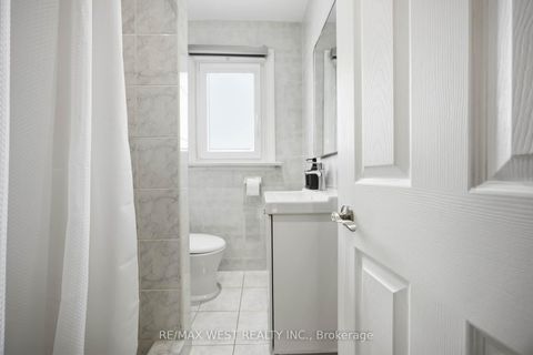 Photo 25 at 902 Woodbine Avenue, Woodbine Corridor, Toronto