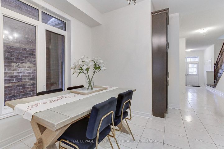 Photo 5 at 101 Huguenot Road, GO Glenorchy, Oakville