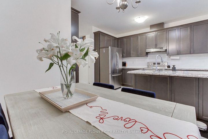 Photo 7 at 101 Huguenot Road, GO Glenorchy, Oakville