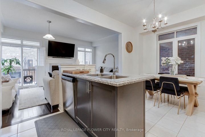 Photo 11 at 101 Huguenot Road, GO Glenorchy, Oakville