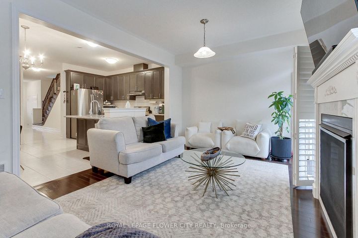 Photo 14 at 101 Huguenot Road, GO Glenorchy, Oakville