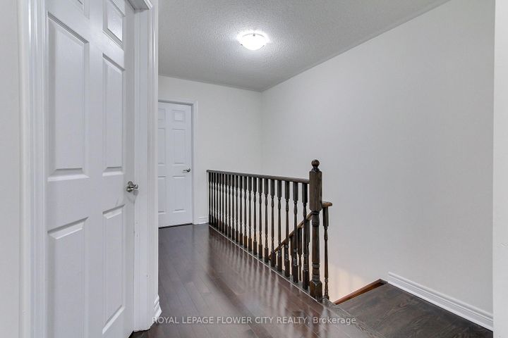 Photo 16 at 101 Huguenot Road, GO Glenorchy, Oakville