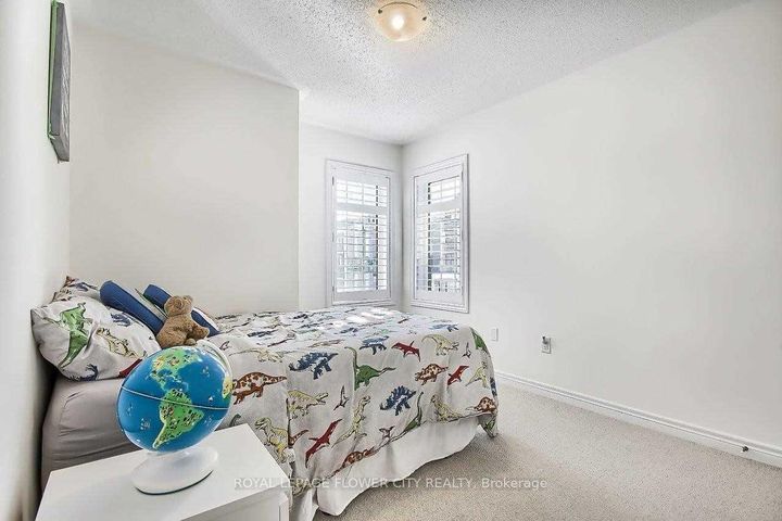 Photo 19 at 101 Huguenot Road, GO Glenorchy, Oakville