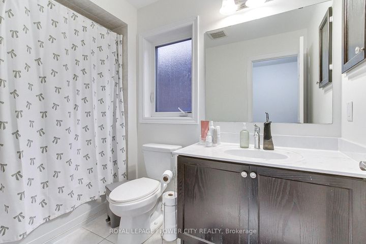 Photo 21 at 101 Huguenot Road, GO Glenorchy, Oakville