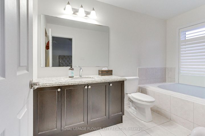 Photo 22 at 101 Huguenot Road, GO Glenorchy, Oakville