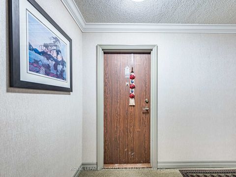 Photo 4 at 308 - 20 William Roe Boulevard, Central Newmarket, Newmarket