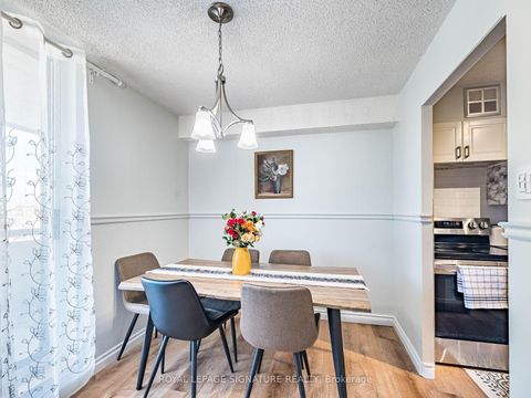 Photo 12 at 308 - 20 William Roe Boulevard, Central Newmarket, Newmarket