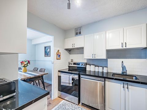 Photo 16 at 308 - 20 William Roe Boulevard, Central Newmarket, Newmarket