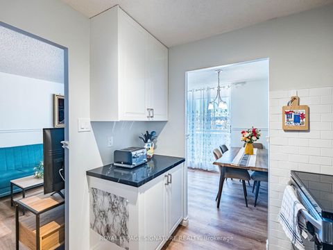 Photo 18 at 308 - 20 William Roe Boulevard, Central Newmarket, Newmarket