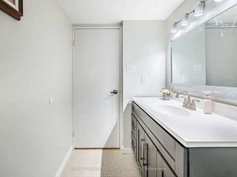 Photo 31 at 308 - 20 William Roe Boulevard, Central Newmarket, Newmarket