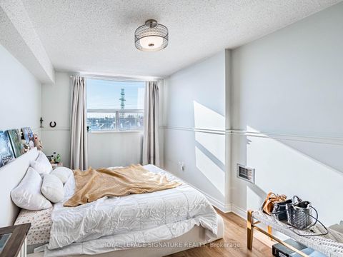 Photo 33 at 308 - 20 William Roe Boulevard, Central Newmarket, Newmarket